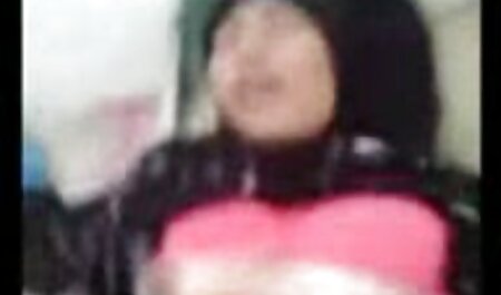 وزیر با موهای قرمز ایرینا وگا در panties دوربین مخفی سکسی داخل اتوبوس استمناء با گرز جادویی